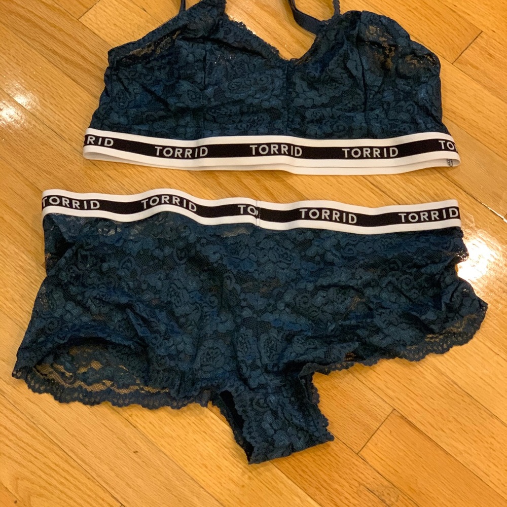 Blue lace Bra and Pantone set
